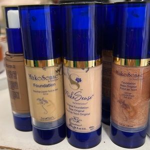 Makesense by senegence foundation & color corrector